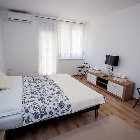 Helios Apartman Szeged Apartment Ngoại thất bức ảnh